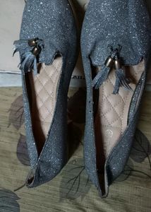 A Glitters Belley