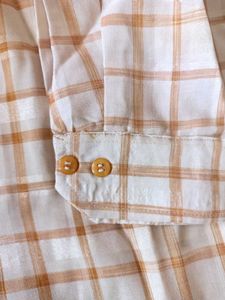 formal yet versatile full-sleeve button-shirt.