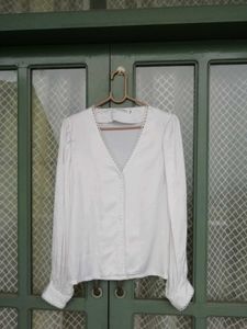 Chic White V-Neck Top