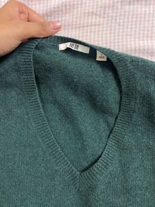 Uniqlo V-Neck Sweater - Green