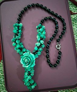 Trendy Floral Design Neckpiece For Women