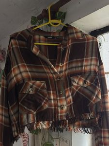 Chic Plaid Cropped Shirt