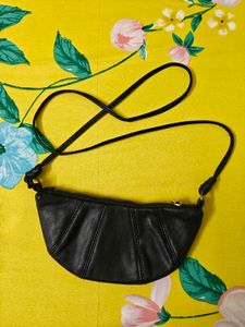 Black classy chic sling bag