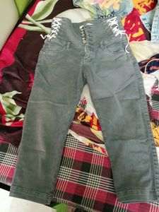 Stylish Gray capri