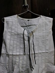 Stylish White Sleeveless Top