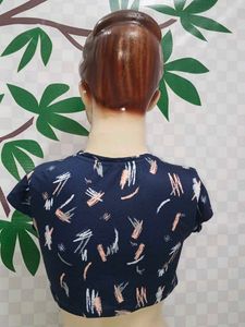 (907)Abstract Print Crop Top