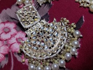 Exquisite Kundan &amp; Pearl Jewellery Set