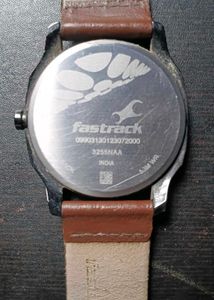 Mens fastrack analog watch, brown strap old money