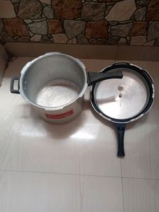 PRESTIGE 10 LITRES PRESSURE COOKER