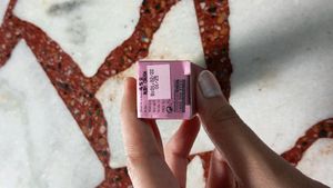 4 Pcs Lipstick Lotus