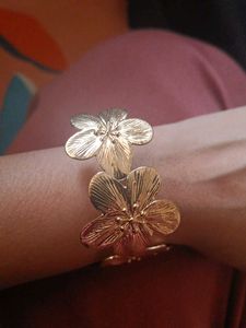 Gold Flower Bangle Bracelet