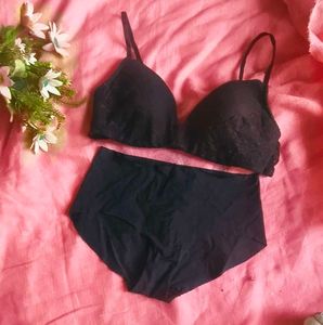 Black Lace Bra and Panty Set