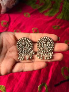Elegan Silver Choker and Earrings Set