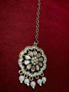 Elegant Gold Maang Tikka with Pearls