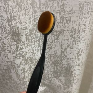 Oval Makeup Brush