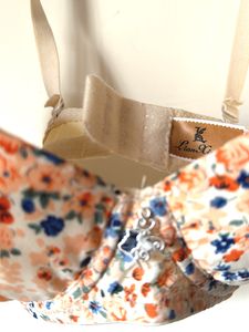 Cream Lian Xiang bra