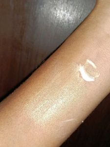 Vellasio Strobe Gold Cream