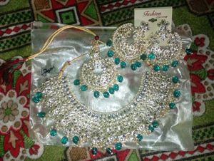 Elegant Kundan &amp; Pearl Jewellery Set
