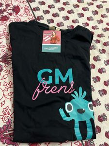 black tshirt bust 38