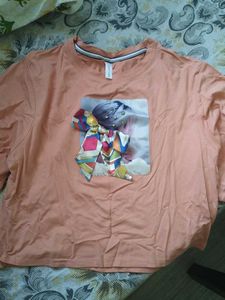 Cute Graphic Tee with Bow Accent