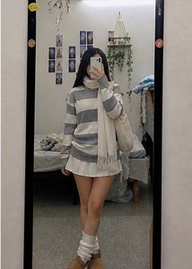 Striped round neck winter sweatshirt