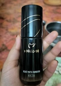 Makezmia Velvet Matte Foundation
