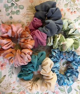 BUY 2 GET 3 FREE! 😱🎀 5 Scrunchies