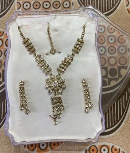Stunning Rhinestone Jewellery Set