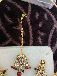!!!PRICE DROP!!! Kundan Set With Maang Tikka And Earrings