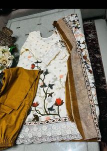 Elegant White Kurta Set with Floral Print