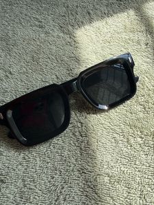 Chic Black Rectangular Sunglasses