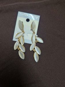 Elegant Leaf Dangle Earrings