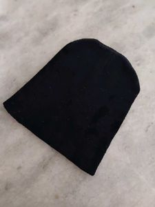Striped Tie &amp; Black Cap Set