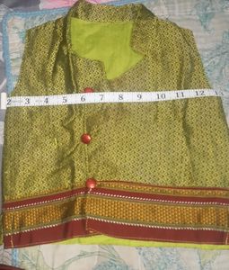 Sleevless Top With Dhotar