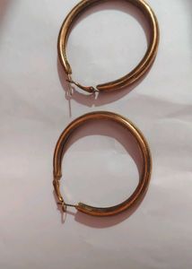 Chic Gold Hoop Earrings
