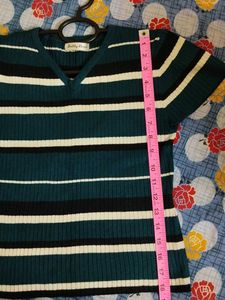 Striped V-Neck Cropped Knit Top