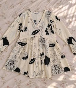 𐙚 Cream Printed Peplum Top🤍✨️🌸