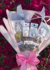Cute accesories nd chocolate bouquet - Customized
