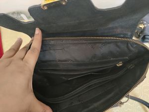 Black leather Bag From Hidesign