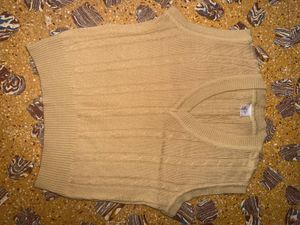 women’s Cable Knit V-Neck Sweater Vest combo
