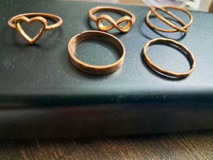 Set of 5 Assorted copper toned Rings