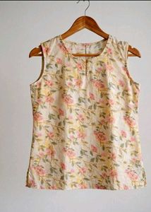 Chic Floral Sleeveless Kurti🎀