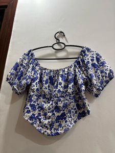 Blue printed  Floral Puff Sleeve Crop Top 💙