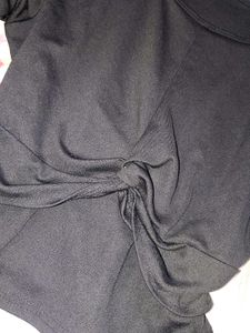Chic Black Long Sleeve Twist Crop Top