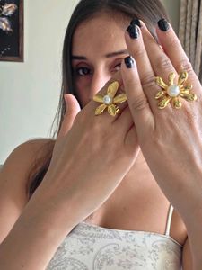2 Adjustable Gold Flower Pearl Ring Set