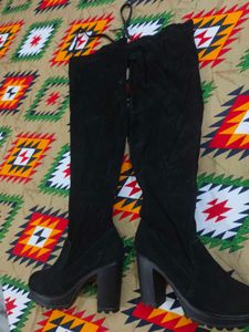 Chic Black Over-the-Knee Boots