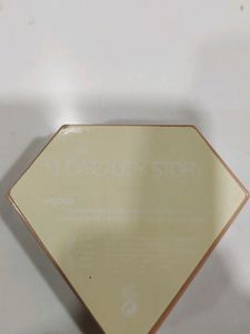 Huda Beauty Highlighter