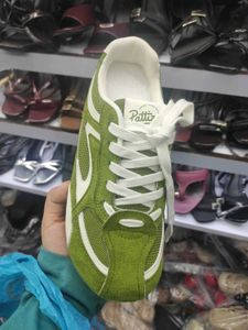 Green Casual Lace-Up Sneakers🎀