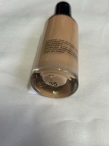 Bobbi Brown Foundation &amp; Huda Beauty Lip
