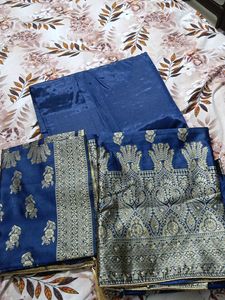 Elegant Blue Embroidered sunt